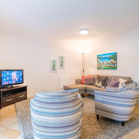 Onetangi Beach Apartments Eksteriør billede