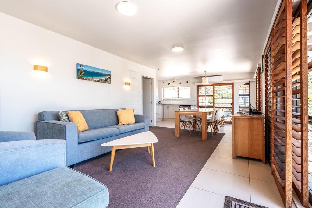 Onetangi Beach Apartments Eksteriør billede