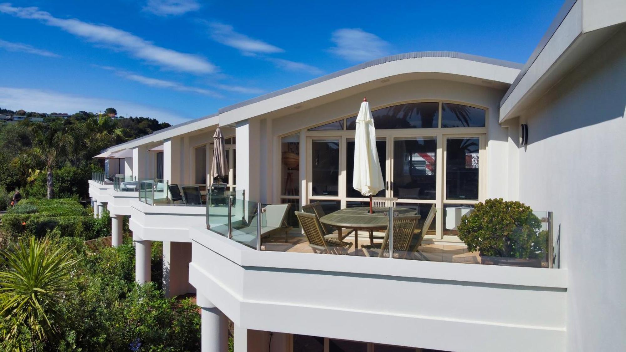 Onetangi Beach Apartments Eksteriør billede