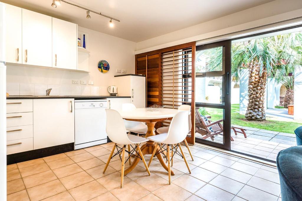 Onetangi Beach Apartments Eksteriør billede