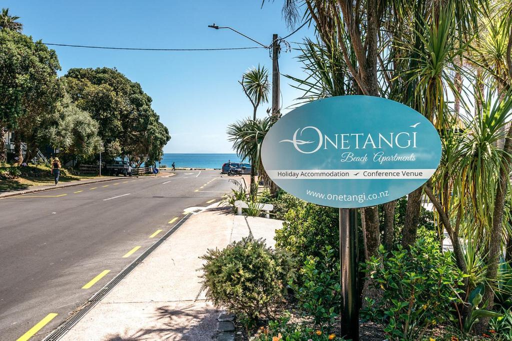 Onetangi Beach Apartments Eksteriør billede