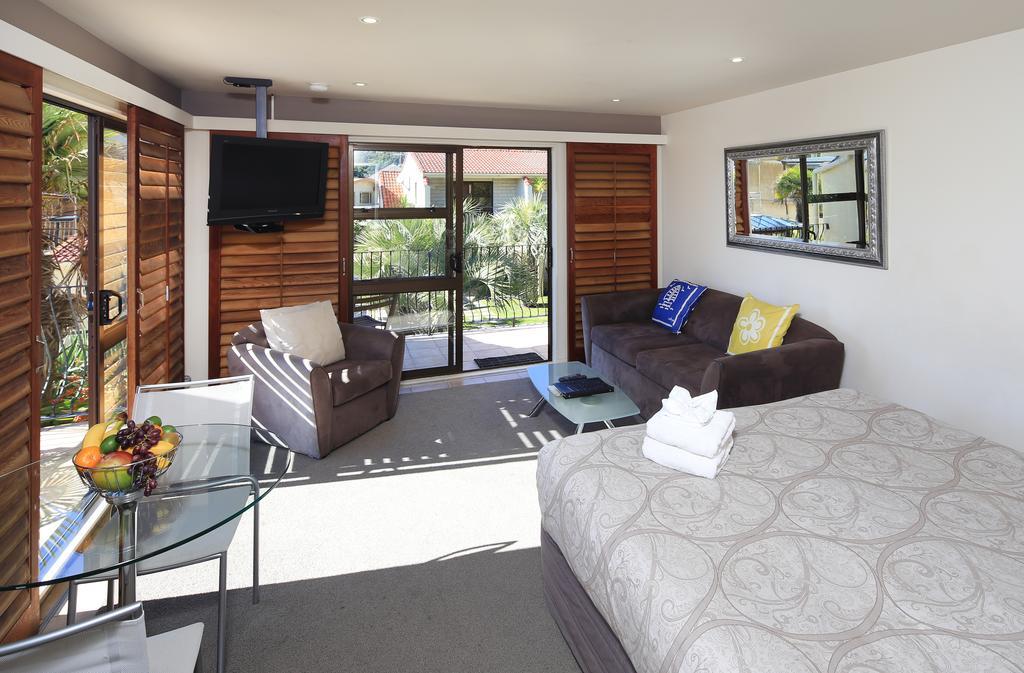 Onetangi Beach Apartments Eksteriør billede